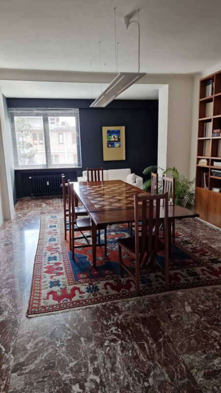 (Per INFO Cristina 3389226442) A Padova, in zona Scrovegni, si affitta una stanza ufficio ampia, ...