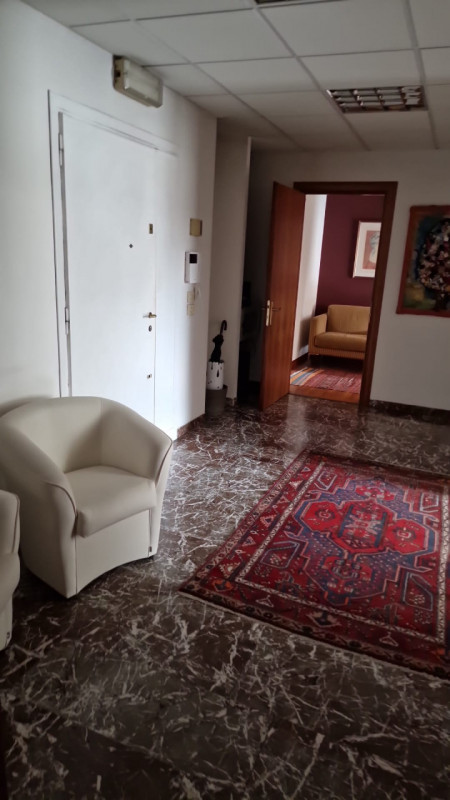 (Per info Cristina: 3389226442) Padova zona Scrovegni, si affitta una stanza ufficio ampio, compl...