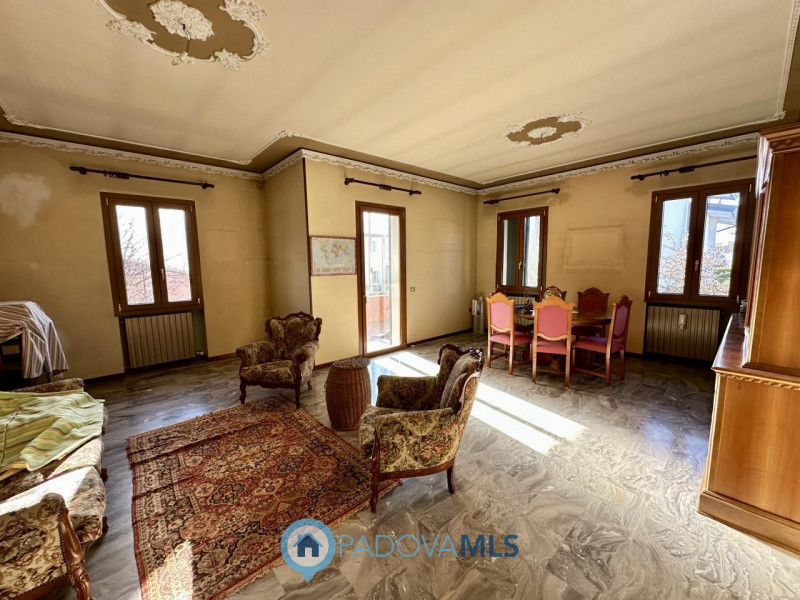 Villa indipendente con ampi spazi

Immobile in esclusiva al Gruppo Padova MLS

Proponiamo in vend...