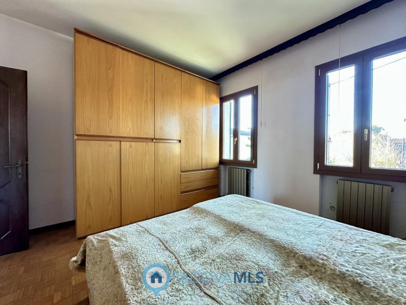 Immobile in esclusiva al Gruppo Padova MLS

Proponiamo in vendita villa indipendente dal grande p...