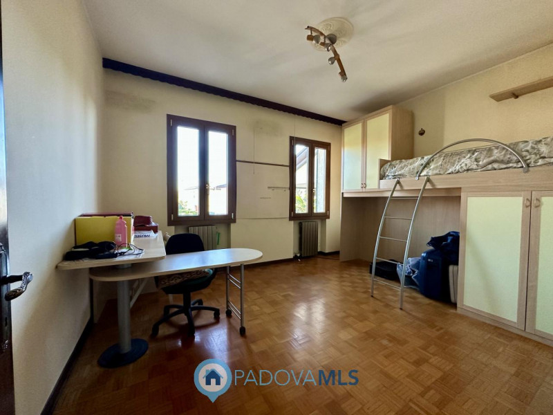 Villa indipendente con ampi spazi

Immobile in esclusiva al Gruppo Padova MLS

Proponiamo in vend...