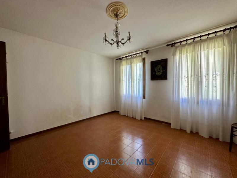 Villa indipendente con ampi spazi

Immobile in esclusiva al Gruppo Padova MLS

Proponiamo in vend...