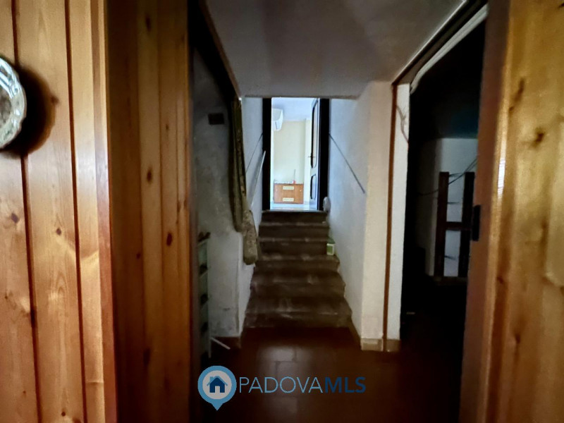 Immobile in esclusiva al Gruppo Padova MLS

Proponiamo in vendita villa indipendente dal grande p...
