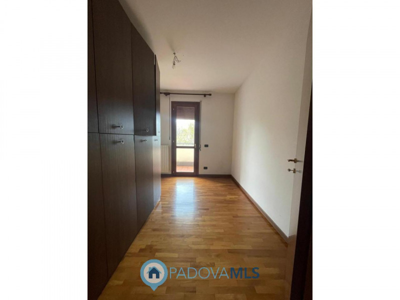 Montegrotto T. - Pd: appartamento due camere, taverna e garage

Immobile in esclusiva al Gruppo P...