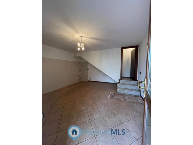 Montegrotto T. - Pd: appartamento due camere, taverna e garage

Immobile in esclusiva al Gruppo P...