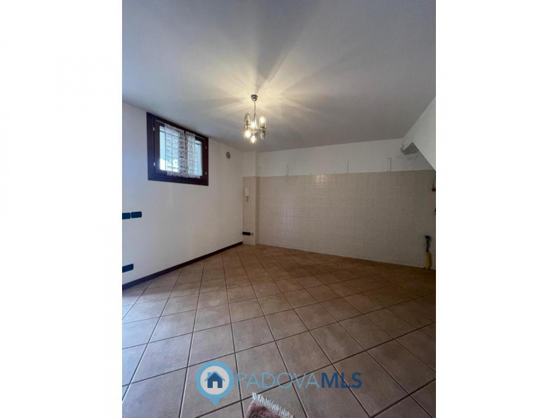 Montegrotto T. - Pd: appartamento due camere, taverna e garage

Immobile in esclusiva al Gruppo P...