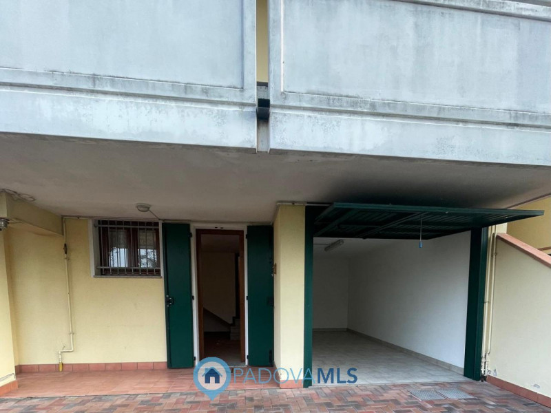 Montegrotto T. - Pd: appartamento due camere, taverna e garage

Immobile in esclusiva al Gruppo P...