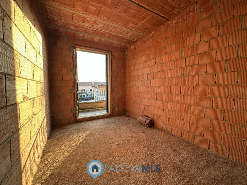 Immobile in esclusiva al Gruppo Padova MLS

A Due Carrare, in posizione comoda ai principali serv...