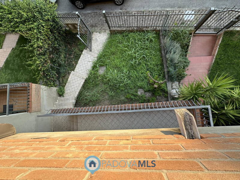 Immobile in esclusiva al Gruppo Padova MLS

A Due Carrare, in posizione comoda ai principali serv...