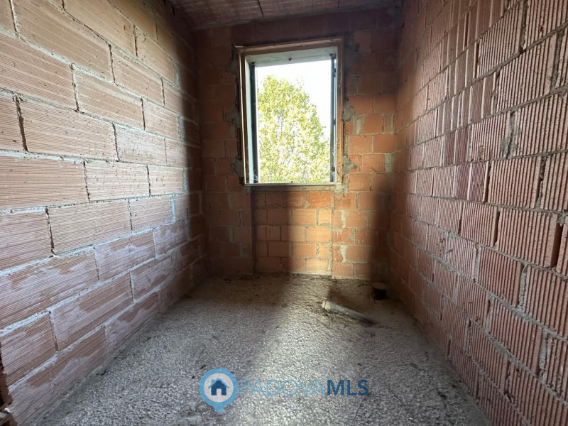 Immobile in esclusiva al Gruppo Padova MLS

A Due Carrare, in posizione comoda ai principali serv...