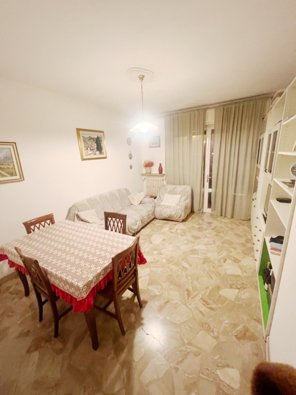 (Per INFO Cristina 3389226442) Situato alla Guizza, vicino a tutti i servizi, comodo al tram e al...