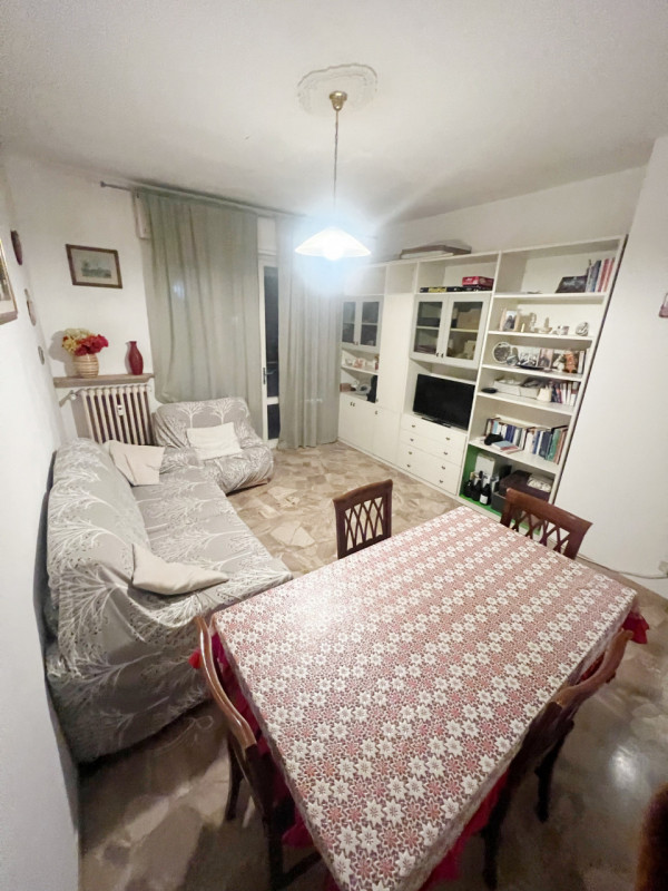 (Per INFO Cristina 3389226442) Situato alla Guizza, vicino a tutti i servizi, comodo al tram e al...