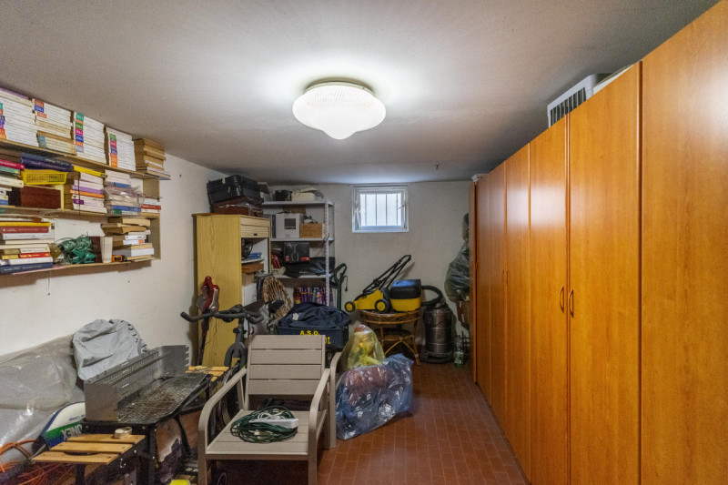 Situata nella zona più ricercata e tranquilla della Mandria, in via Gemona, questa porzione di te...