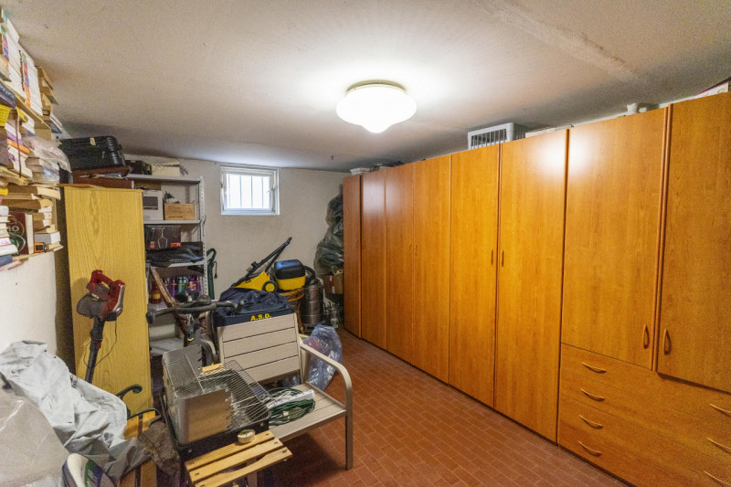 Situata nella zona più ricercata e tranquilla della Mandria, in via Gemona, questa porzione di te...