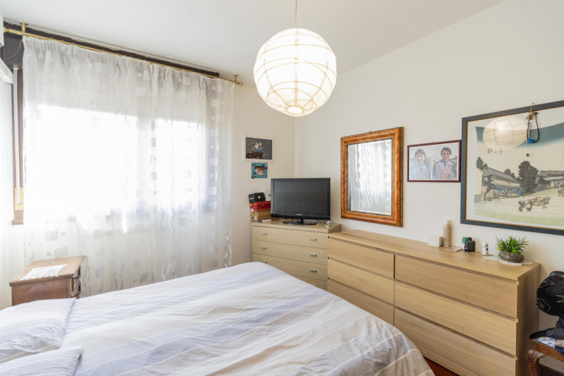 Situata nella zona più ricercata e tranquilla della Mandria, in via Gemona, questa porzione di te...