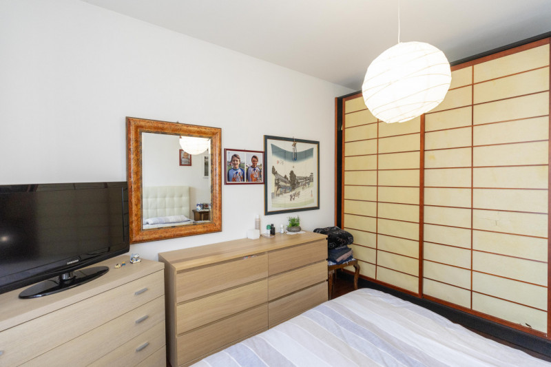 Situata nella zona più ricercata e tranquilla della Mandria, in via Gemona, questa porzione di te...