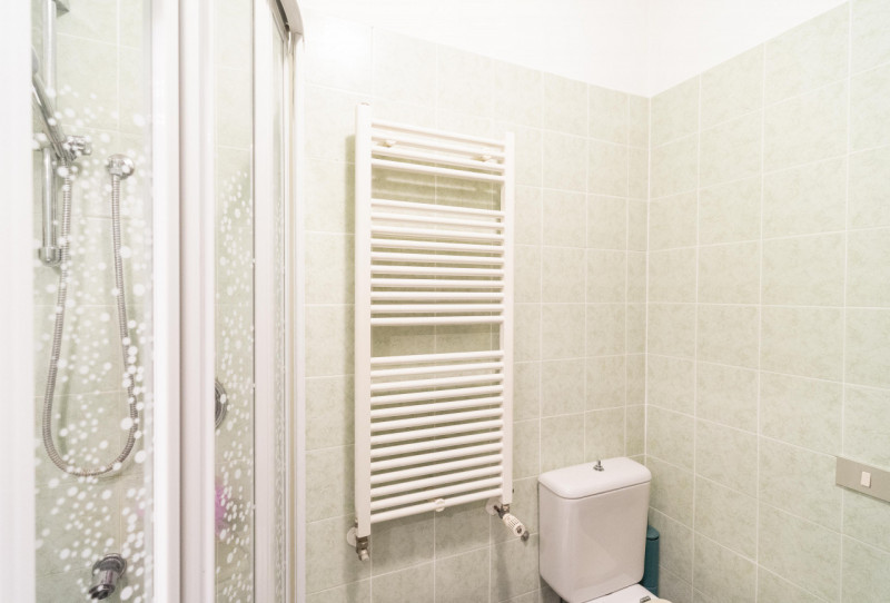 Situata nella zona più ricercata e tranquilla della Mandria, in via Gemona, questa porzione di te...