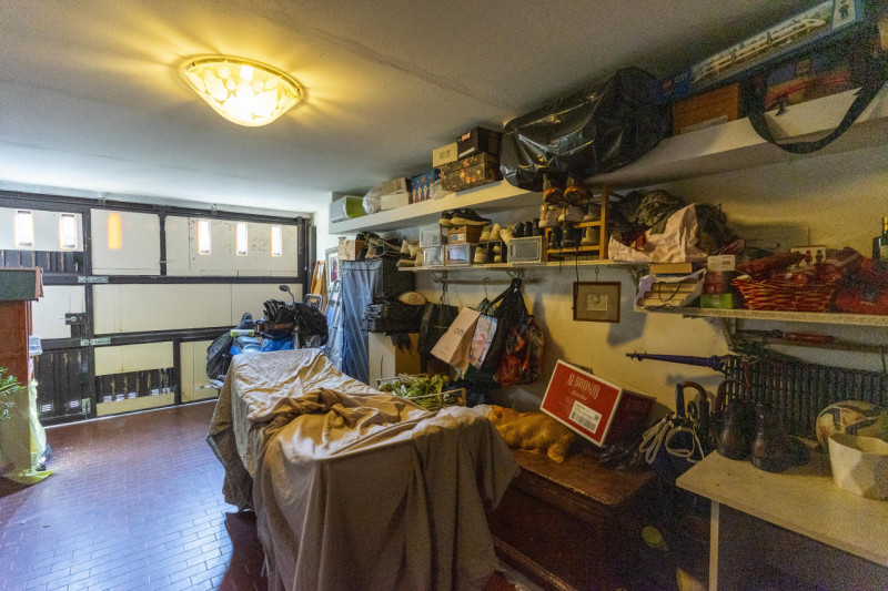 Situata nella zona più ricercata e tranquilla della Mandria, in via Gemona, questa porzione di te...