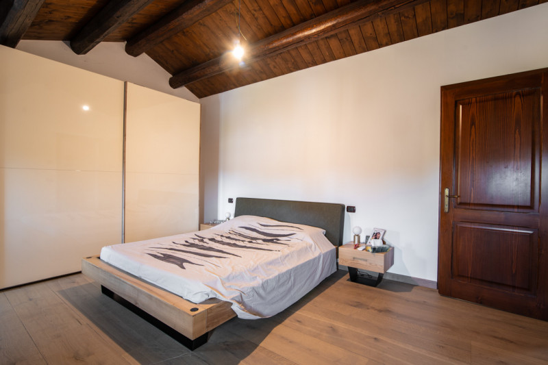 Nel suggestivo centro di Este, Immobiliare Faulisi propone in vendita un affascinante casale dell...