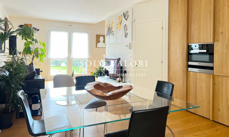 Rif. B485 (per informazioni 338 9387816 Matteo – 340 2242606 Marco) 

Una casa che conquista con ...