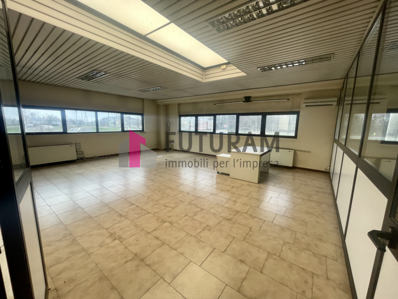 RIF: 142NM - MIRANO (VE) - PER INFO 340 335 8378 - 0444/310220

Propongo in affitto un ufficio al...