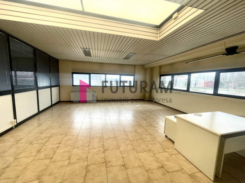 RIF: 142NM - MIRANO (VE) - PER INFO 340 335 8378 - 0444/310220

Propongo in affitto un ufficio al...