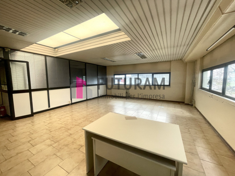 RIF: 142NM - MIRANO (VE) - PER INFO 340 335 8378 - 0444/310220

Propongo in affitto un ufficio al...