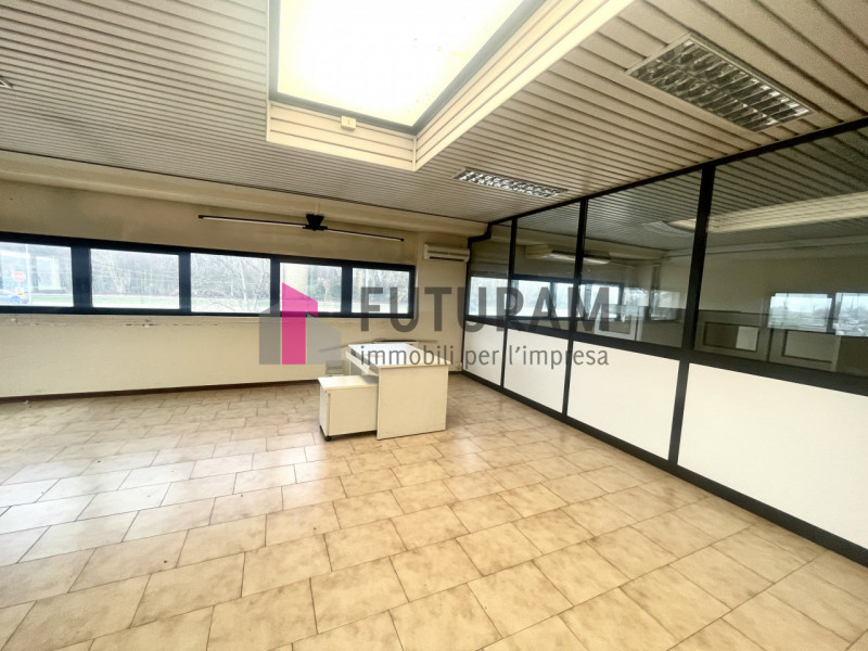 RIF: 142NM - MIRANO (VE) - PER INFO 340 335 8378 - 0444/310220

Propongo in affitto un ufficio al...