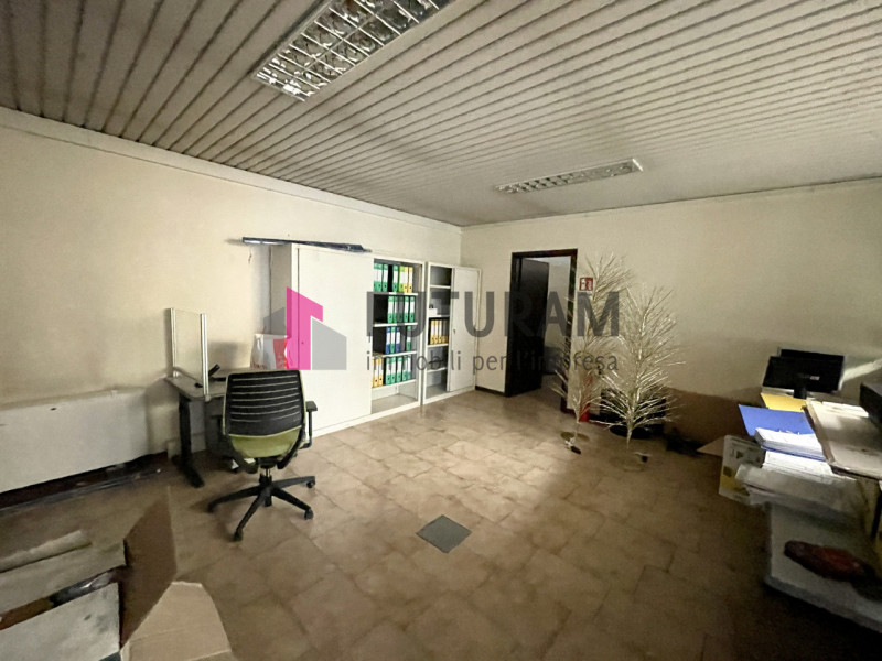 RIF: 142NM - MIRANO (VE) - PER INFO 340 335 8378 - 0444/310220

Propongo in affitto un ufficio al...