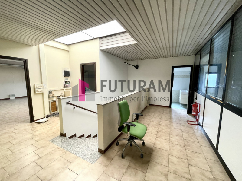 RIF: 142NM - MIRANO (VE) - PER INFO 340 335 8378 - 0444/310220

Propongo in affitto un ufficio al...