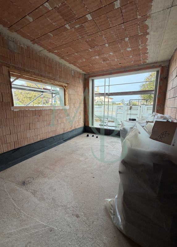 LOREGGIA – Immobiliare MB propone in vendita una splendida bifamiliare al grezzo avanzato, situat...