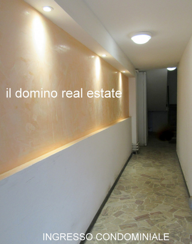 Ampio e luminoso appartamento bilocale libero da subito, situato dentro le mura del centro storic...