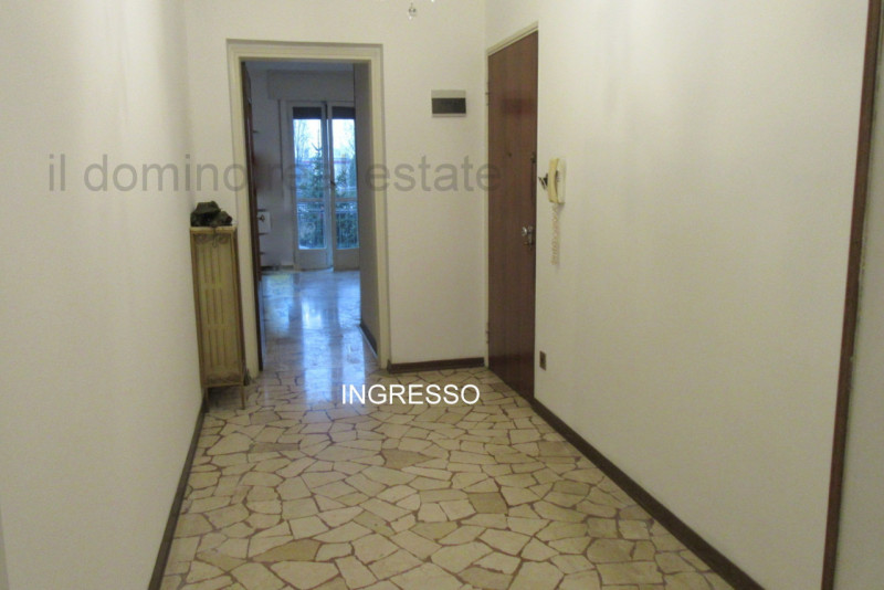 Ampio e luminoso appartamento bilocale libero da subito, situato dentro le mura del centro storic...