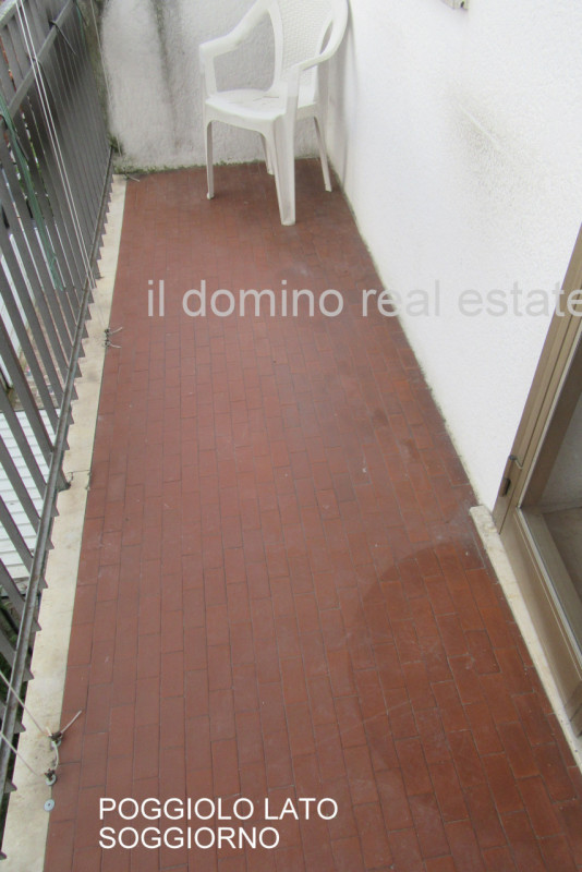 Ampio e luminoso appartamento bilocale libero da subito, situato dentro le mura del centro storic...