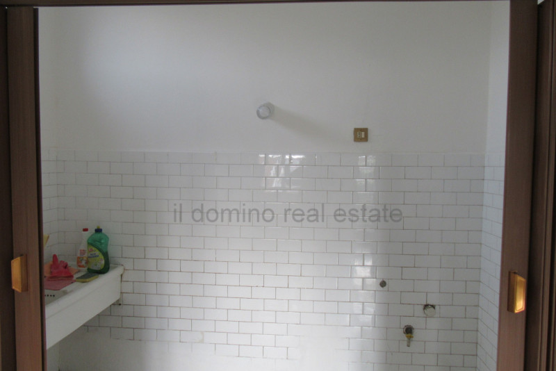 Ampio e luminoso appartamento bilocale libero da subito, situato dentro le mura del centro storic...