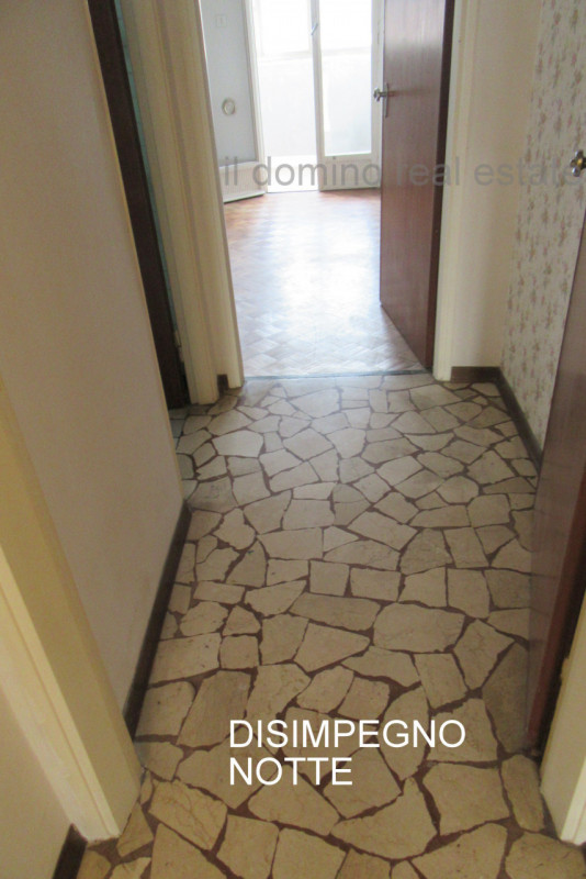 Ampio e luminoso appartamento bilocale libero da subito, situato dentro le mura del centro storic...