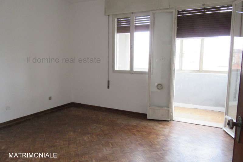 Ampio e luminoso appartamento bilocale libero da subito, situato dentro le mura del centro storic...