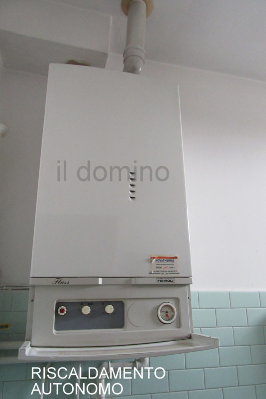 Ampio e luminoso appartamento bilocale libero da subito, situato dentro le mura del centro storic...