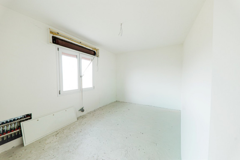 COMPOSIZIONE:
Proponiamo in vendita appartamento situato al piano primo, attualmente allo stato g...