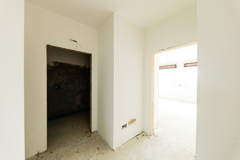 COMPOSIZIONE:
Proponiamo in vendita appartamento situato al piano primo, attualmente allo stato g...