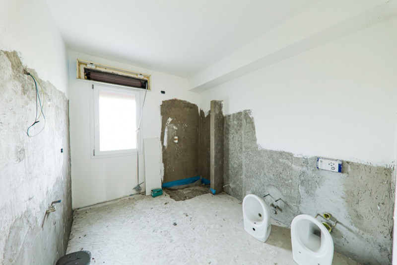 COMPOSIZIONE:
Proponiamo in vendita appartamento situato al piano primo, attualmente allo stato g...