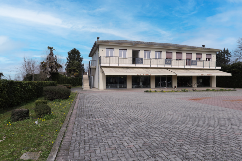 COMPOSIZIONE:
Proponiamo in vendita appartamento situato al piano primo, attualmente allo stato g...