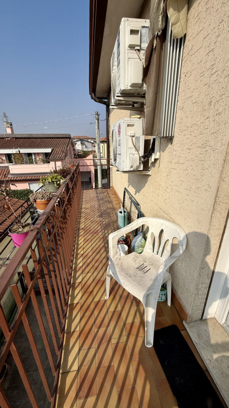 QUARTIERE ARCELLA Ti presentiamo un appartamento in ottime condizioni, situato al piano secondo e...