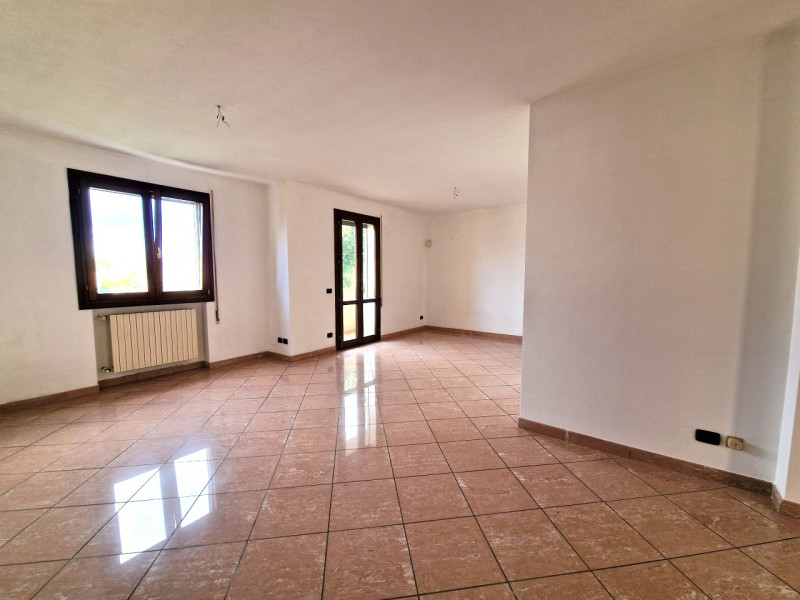 Nel cuore di Saletto, frazione del Comune di Borgo Veneto, proponiamo un appartamento che unisce ...