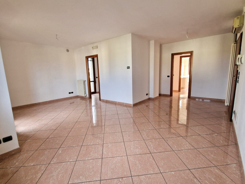 Nel cuore di Saletto, frazione del Comune di Borgo Veneto, proponiamo un appartamento che unisce ...