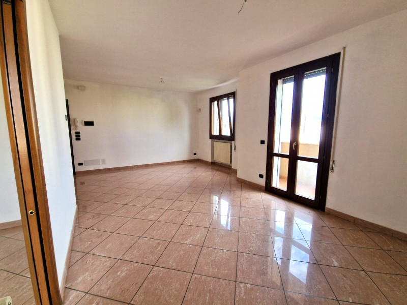 Nel cuore di Saletto, frazione del Comune di Borgo Veneto, proponiamo un appartamento che unisce ...