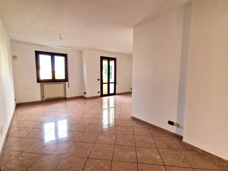 Nel cuore di Saletto, frazione del Comune di Borgo Veneto, proponiamo un appartamento che unisce ...