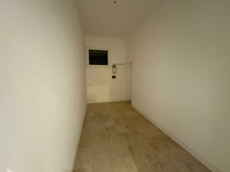 Proponiamo in locazione un elegante negozio situato nella zona centrale di Vigodarzere, posizione...