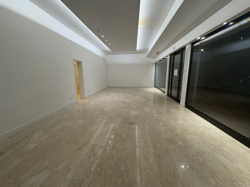 Proponiamo in locazione un elegante negozio situato nella zona centrale di Vigodarzere, posizione...