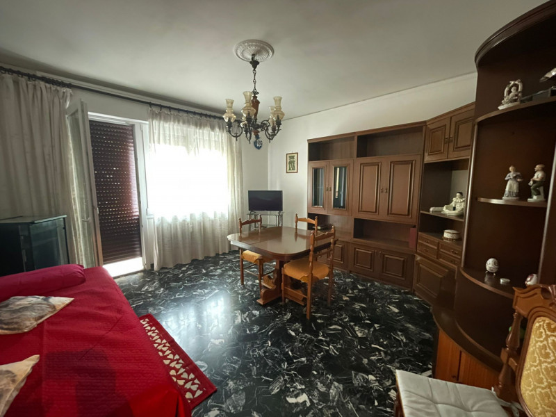 Affittasi stanze in appartamento luminoso e ben collegato

Affittasi 3 stanze matrimoniali in app...